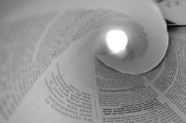 Survey Reveals the Top Ways Reporters Find Stories