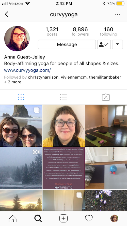 curvy-yoga-influencer.png