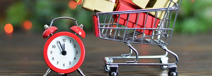 Last-minute-Christmas-shopping-877144476_700x250