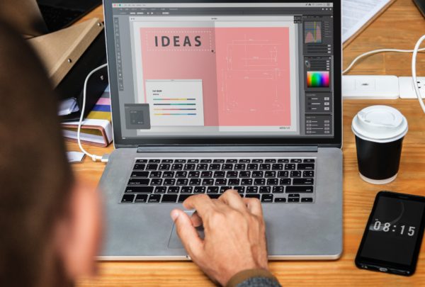 infographic_designer_at_computer