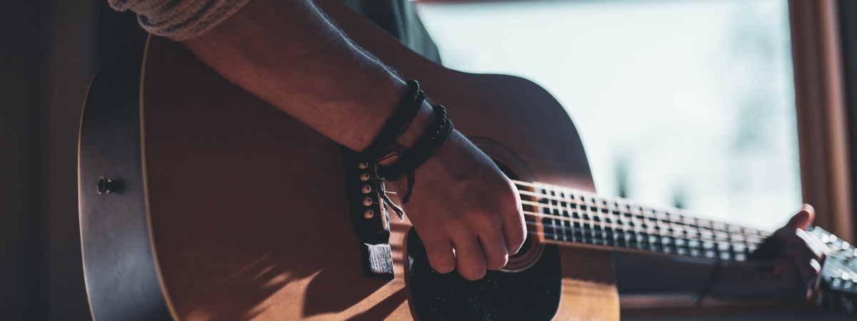 Learn guitar quickly, apparently