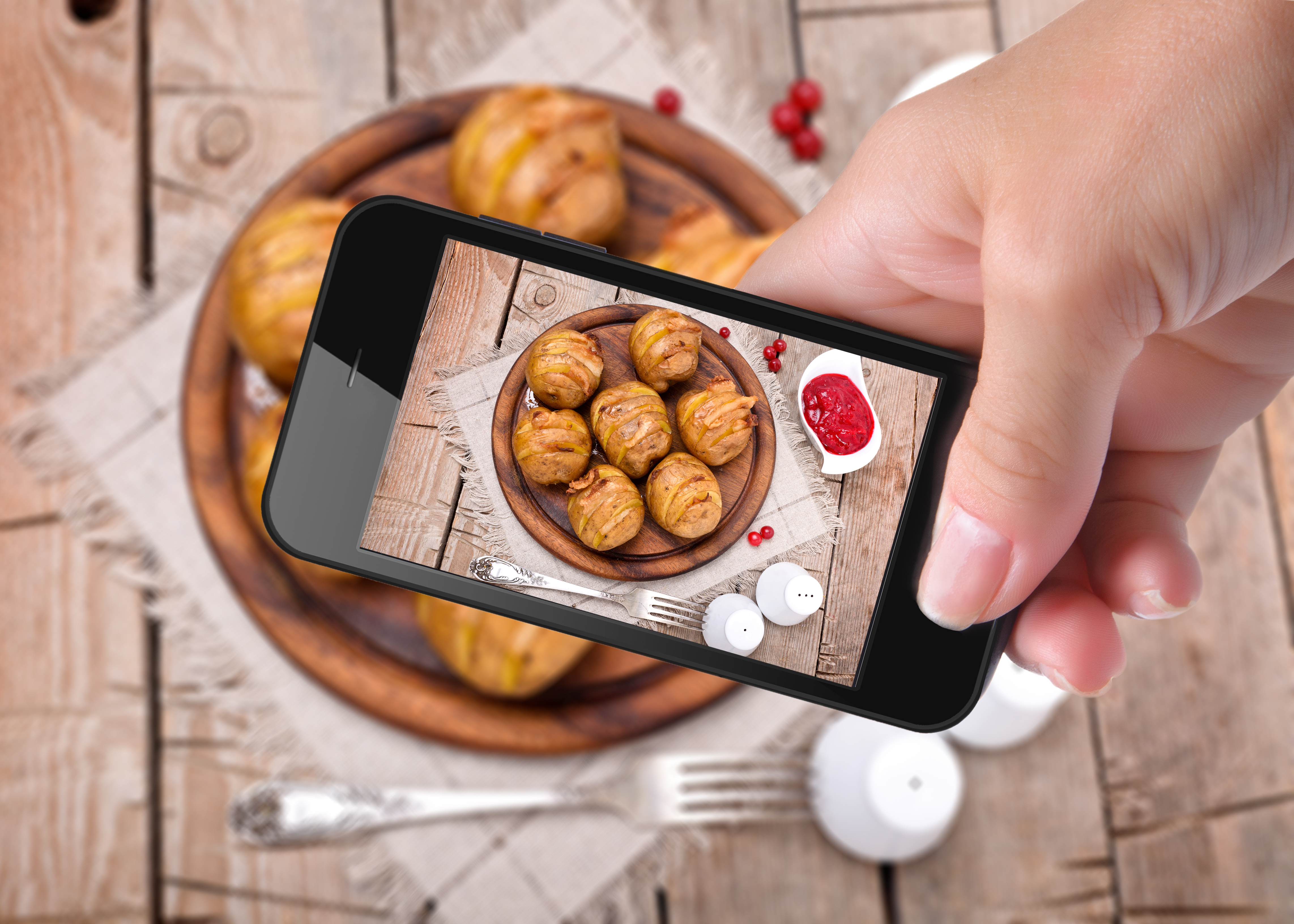 phone screen taking photo of food for instagram 
