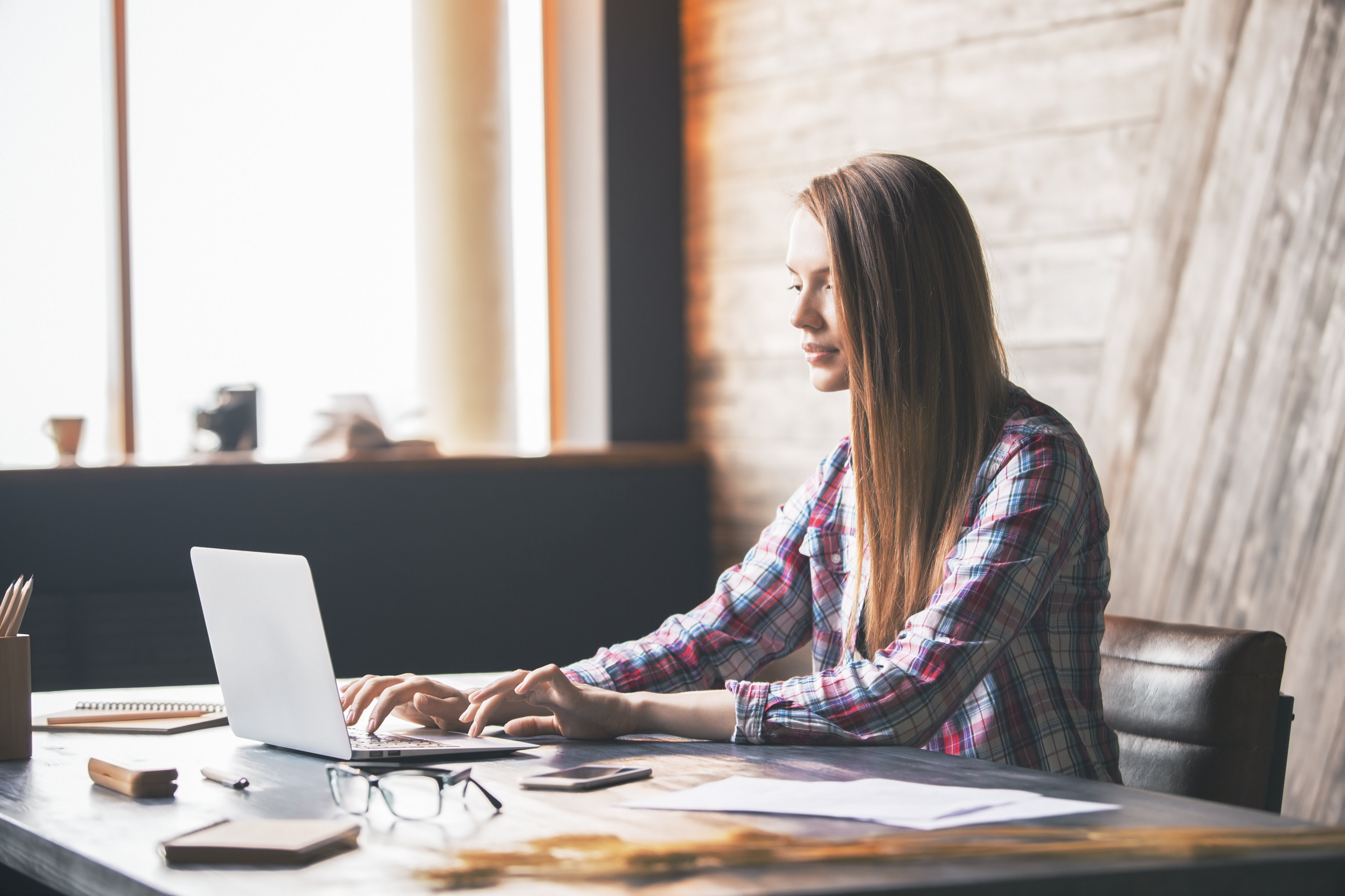 Woman blogging for business in a casual setting