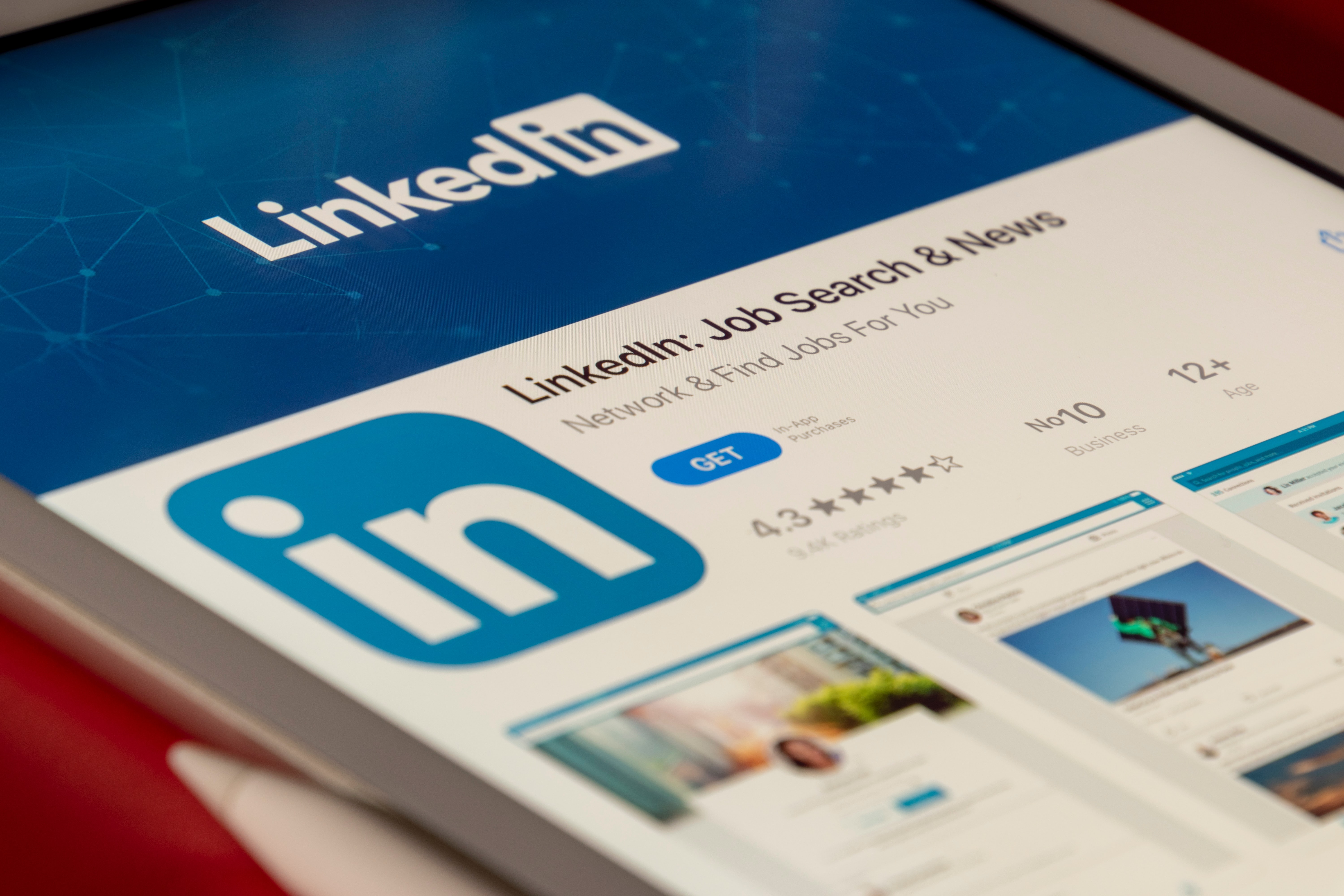 How to Craft an Outstanding LinkedIn Profile as an Older Professional