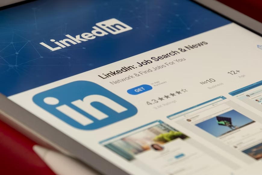 How LinkedIn Dominates the Recruiting Market and is Still Growing - Users Up 11.4% to 922 Million in the Past Year