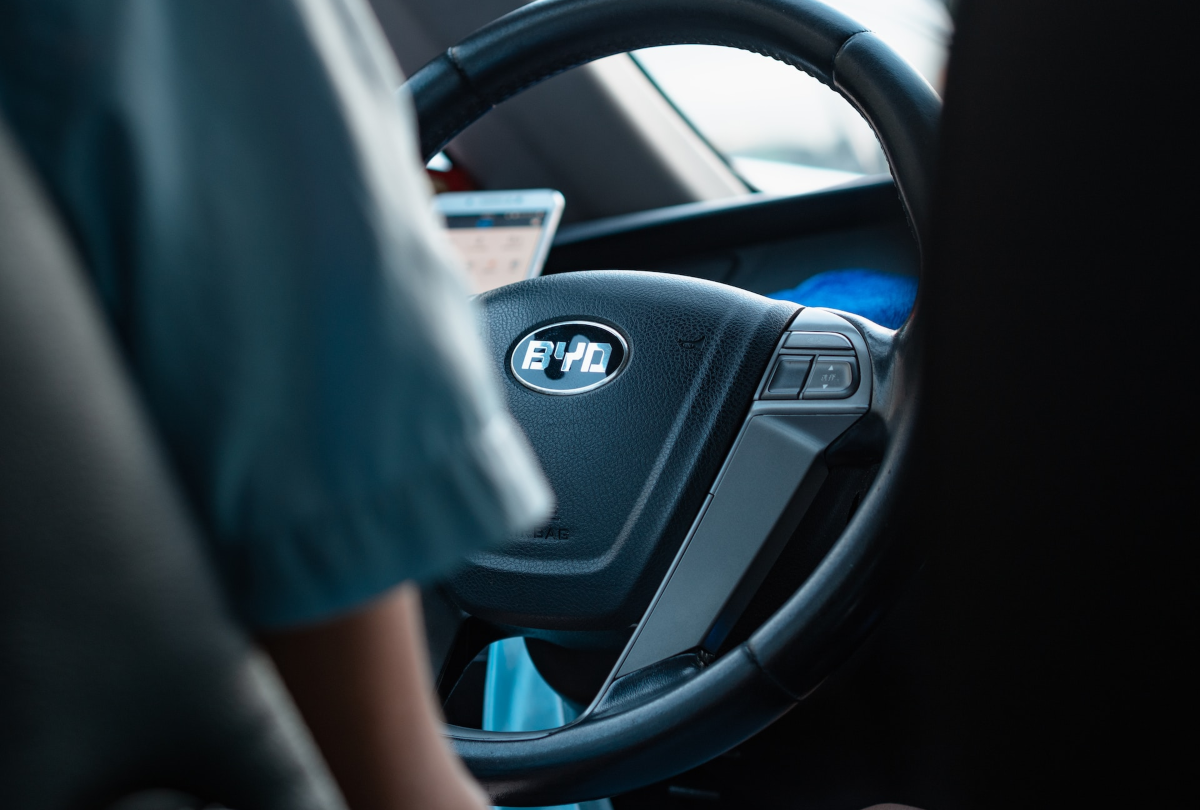 chinese ev companies expand in middle east