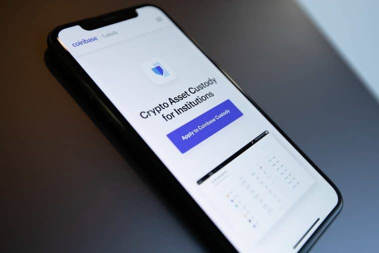 founder of coinbase launches poll to see if Twitter believes bofa is randomly closing bank accounts