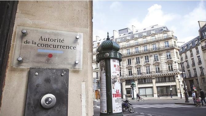 french regulator opens probe against apple for advertising practices