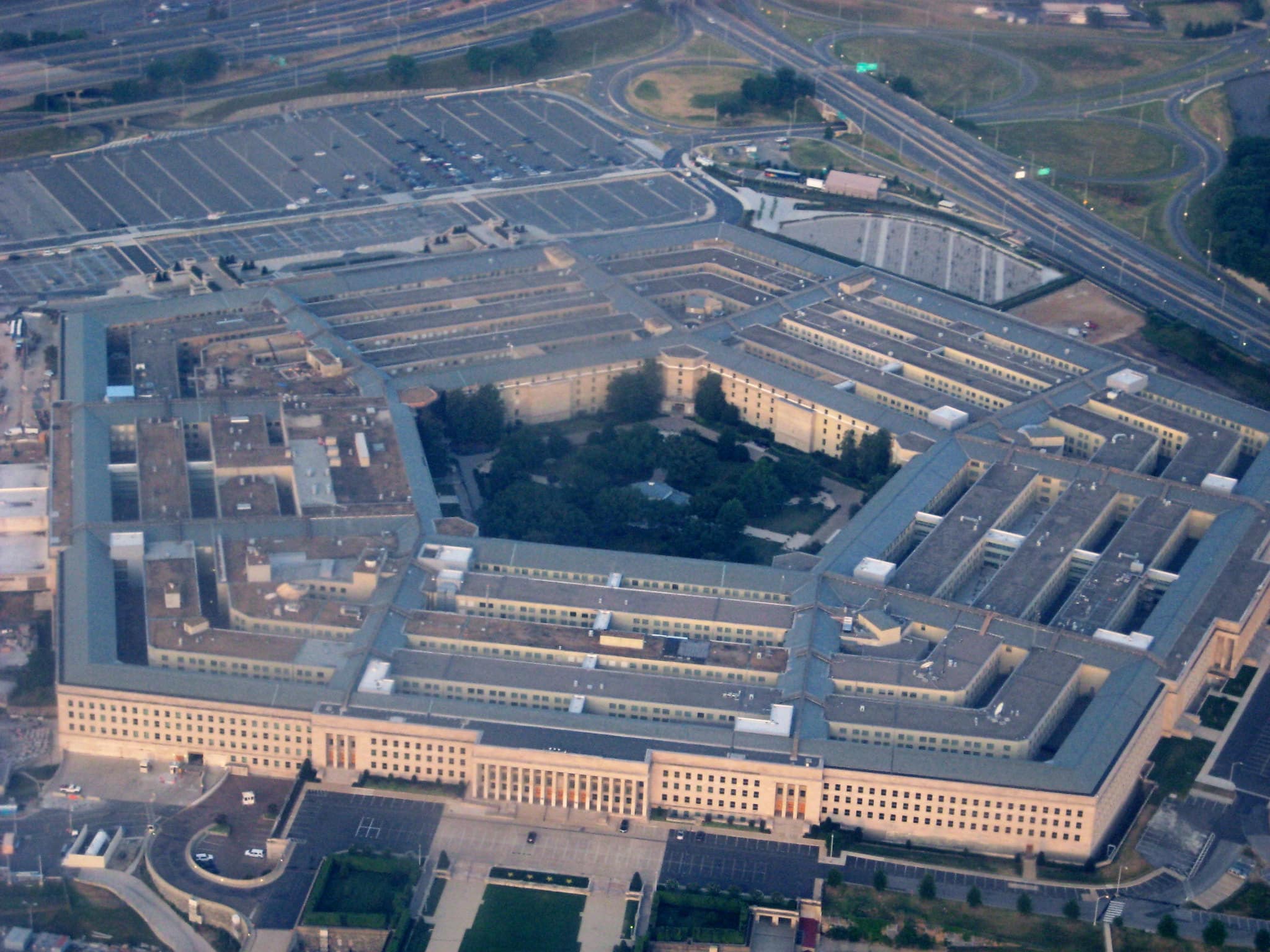 group of lawmakers push new bill that would make it easier for contractors to overprice the pentagon